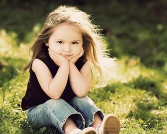 Sweet Little Girl On Ground HD Wallpaper Cute Babies