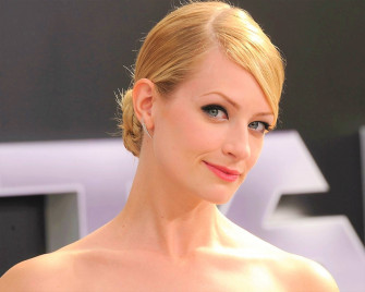 Beth Behrs Picture Wallpaper