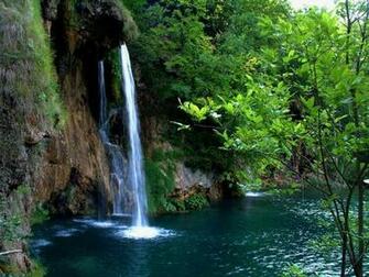 Handycore Beautiful Waterfalls Wallpaper