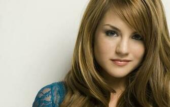 Landscape Hollywood Actress Wallpaper Mobile