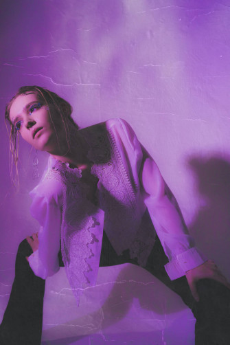 Model Neon Purple iPhone Wallpaper