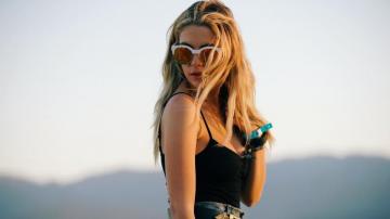 Ashley Benson Sunglasses Wallpaper Background