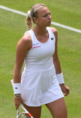 Anett Kontaveit In White Grassy Court Wallpaper