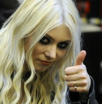Taylor Momsen Wallpaper Village