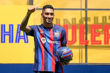 In Pics Raphinha Completes Barcelona Move Barca Blaugranes