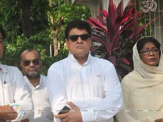 Wallpaper Gajendra Chauhan Attends Prayer Meet Of Ravindra Jain