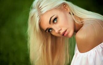 Pretty Girls Wallpaper