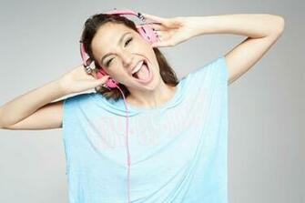 Gal Gadot Beautiful Dance And Hearing Music With Singing Song