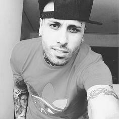 Nicky Jam Neck Tattoo Nj Tatuajes De