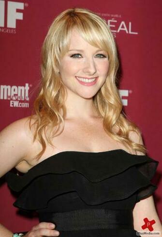 Hollywood Celebrities Melissa Rauch Hot HD Wallpaper