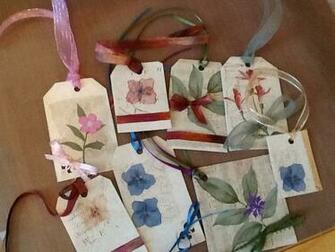 Gift Tags Made From Wallpaper Scraps Restore Crafts