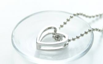 Love Heart Pendant Wallpaper