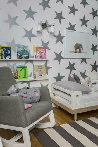 Beds Stars Wallpaper Sissy And Marley Gray Star