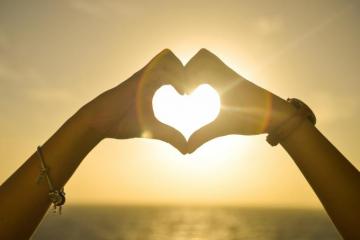 Valentine S Day On A Budget Find Love Laughs For Less