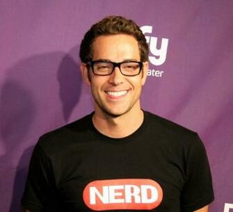 Illa Equitas Zachary Levi Wallpaper