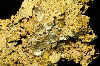 A Huge Goldmines Ore Wallpaper