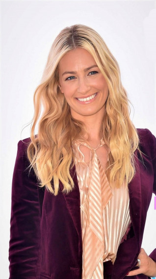Beth Behrs Picture Wallpaper
