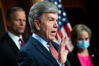 Roy Blunt One Hand Raised Wallpaper