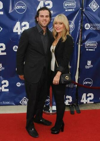 Mike Moustakas Wife Vizualize