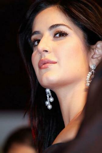 Beautiful Cute Katrina Kaif Simple Looking Wallpaper HD