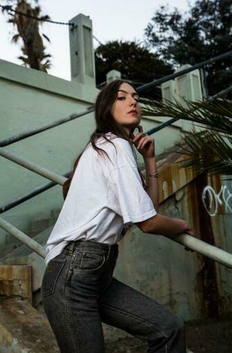 Weyes Blood S Hymns For The Incoming Apocalypse Pitchfork