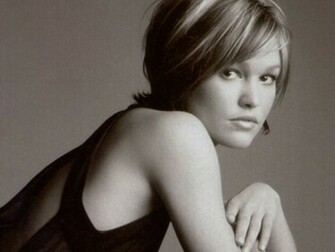 Julia Stiles Wallpaper