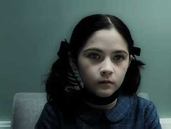 Esther Orphan Wallpaper