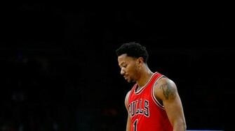 Derrick Rose Walks Out Of Hospital After Knee Surgery Chicago Bulls