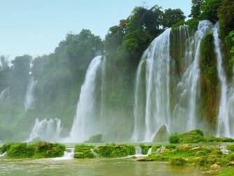 Living Waterfall Wallpaper