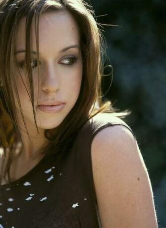 Lacey Chabert High Quality Wallpaper For iPhone