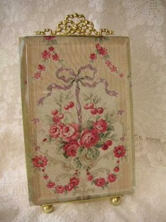 Framed Antique Roses Wallpaper Beautiful Home Decor