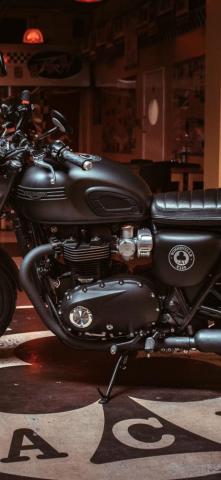 Triumph Bonneville T120 Ace Side