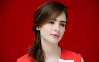 Lily Collins Background Full HD Pictures