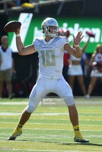 News Photo Quarterback Justin Herbert Of The Oregon Ducks