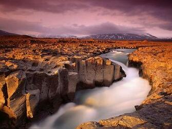 Kaldidalur Highlands Of Iceland Wallpaper