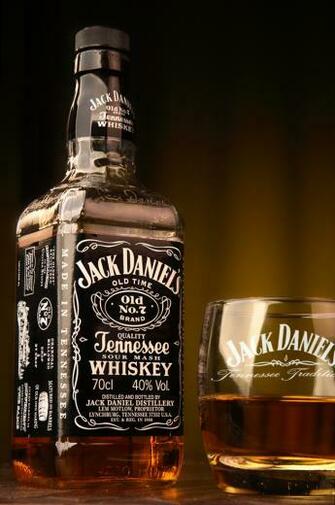 Jack daniels на столе