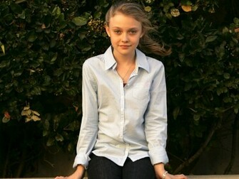 Young Dakota Fanning Wallpaper High Definition Quality