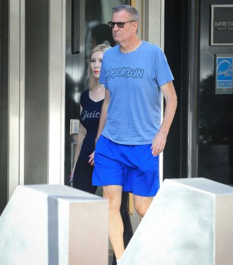 Bill De Blasio Strolls Past Empire State Building Wearing A Brooklyn Wallpaper