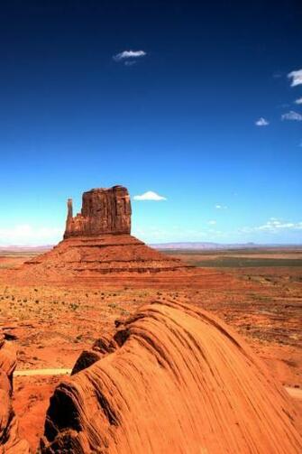 Red Monument Valley iPhone HD Wallpaper