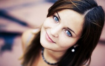 Pretty Girls Background Image Desktop Wallpaper