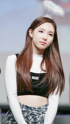 Nayeon Phone Wallpaper