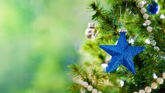Star And Ball On The Christmas Tree Wallpaper Background