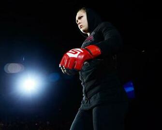 Ronda Rousey Wearing Gloves Desktop Wallpaper