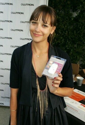 Rashida Jones Wallpaper Running