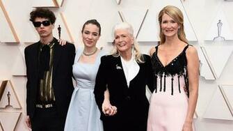 Laura Dern Shines In Pink On The Oscars Red Carpet With Mom