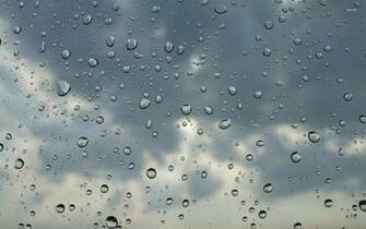Wallpaper Raindrops And Clouds