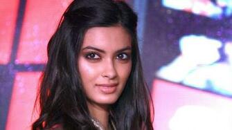 Cute Diana Penty Look Mobile Background HD Pictures