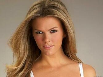 Brooklyn Decker Wallpaper