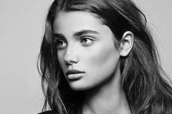 Taylor Hill Wallpaper Image