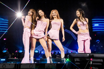 Blackpink S Hottest Outfits At Coachella Weekend And